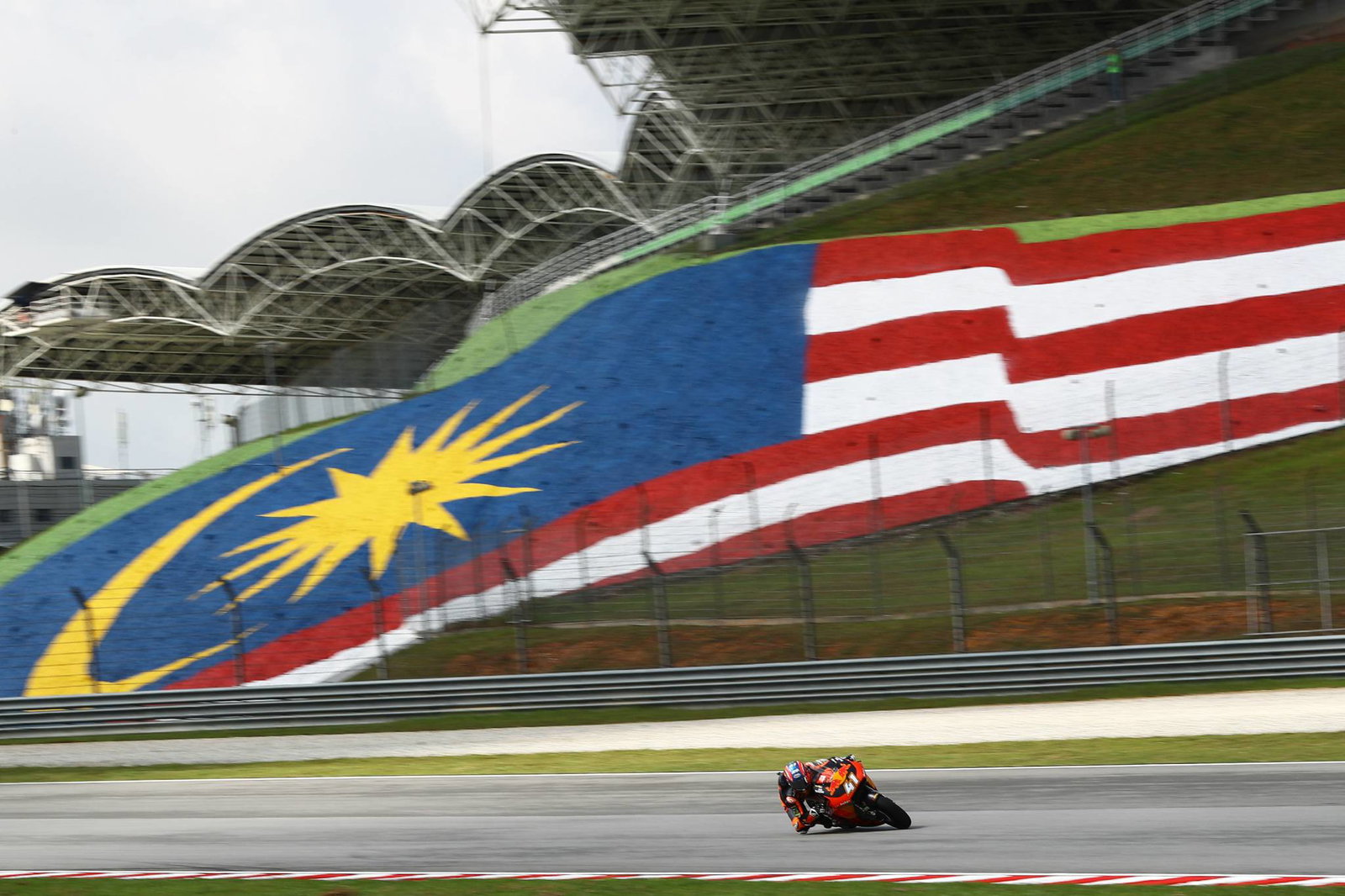 Moto2 Sepang: Marquez mengklaim tiang penting di Malaysia