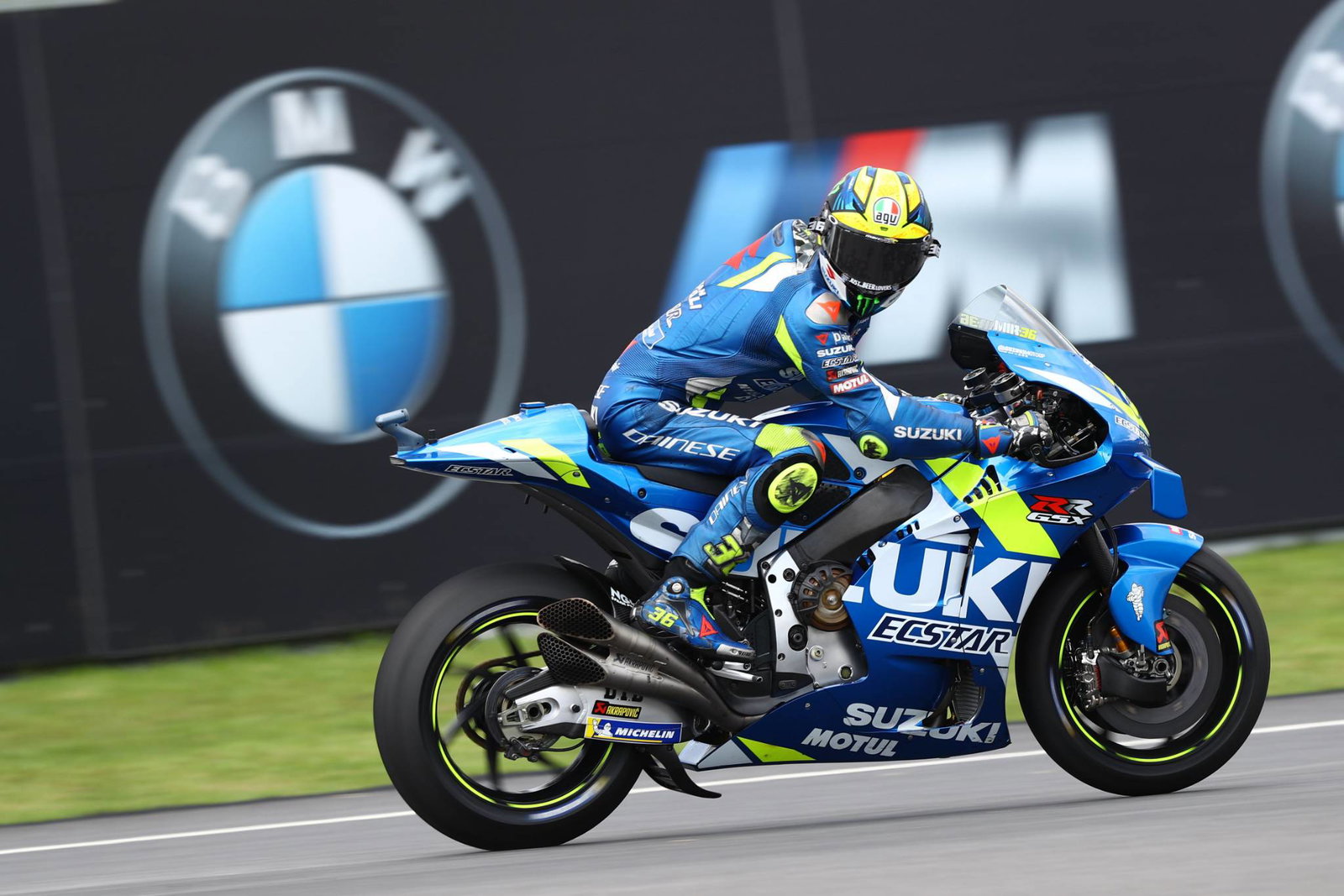 Oliveira surgery, out of Valencia 