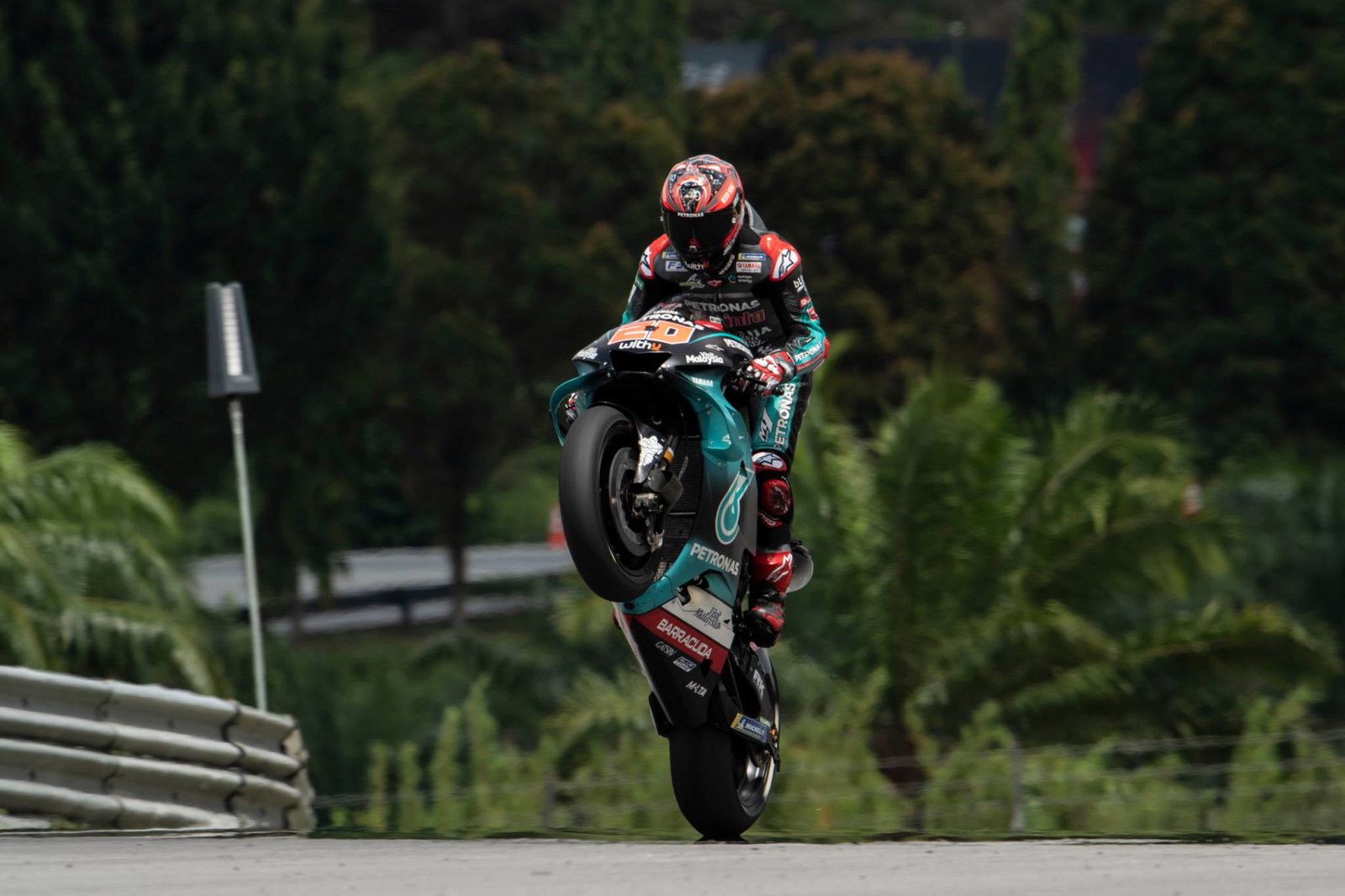 Quartararo menyingkirkan Marquez untuk pole position MotoGP Malaysia yang dramatis