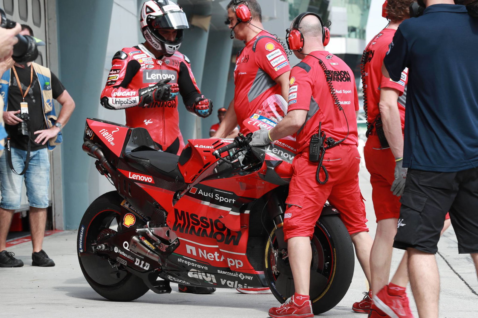 Surat dari CEO Dorna Carmelo Ezpeleta ...