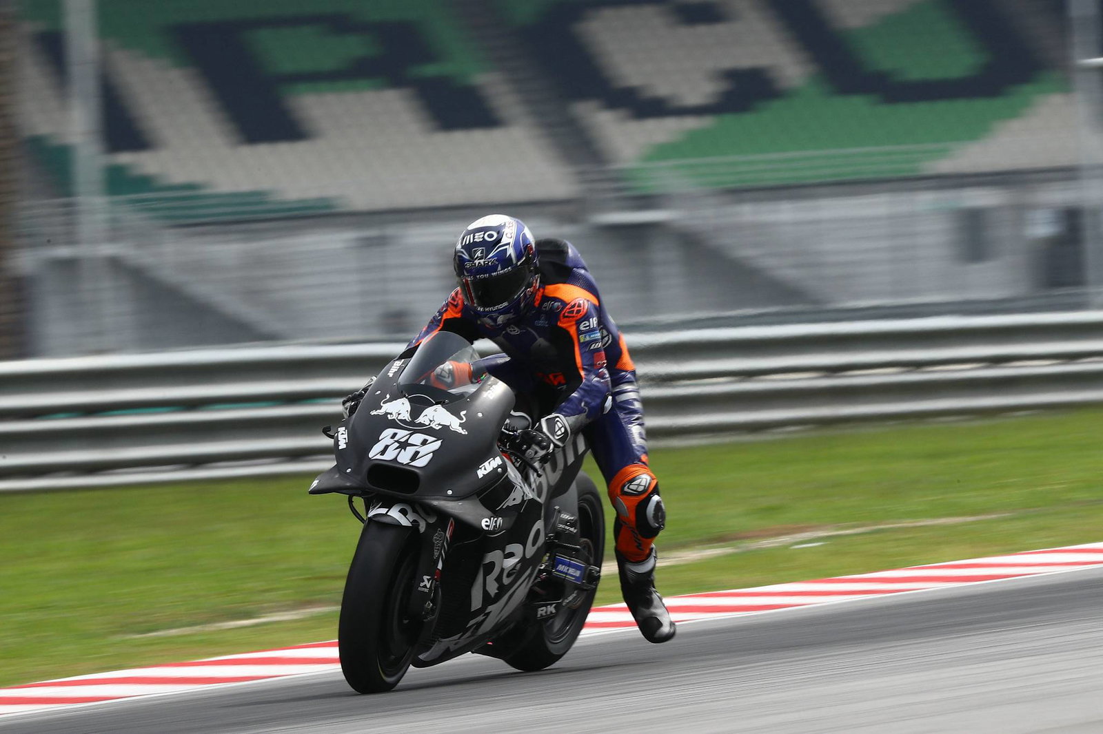 Lorenzo akan melanjutkan tugas tes Yamaha pada hari terakhir di Sepang