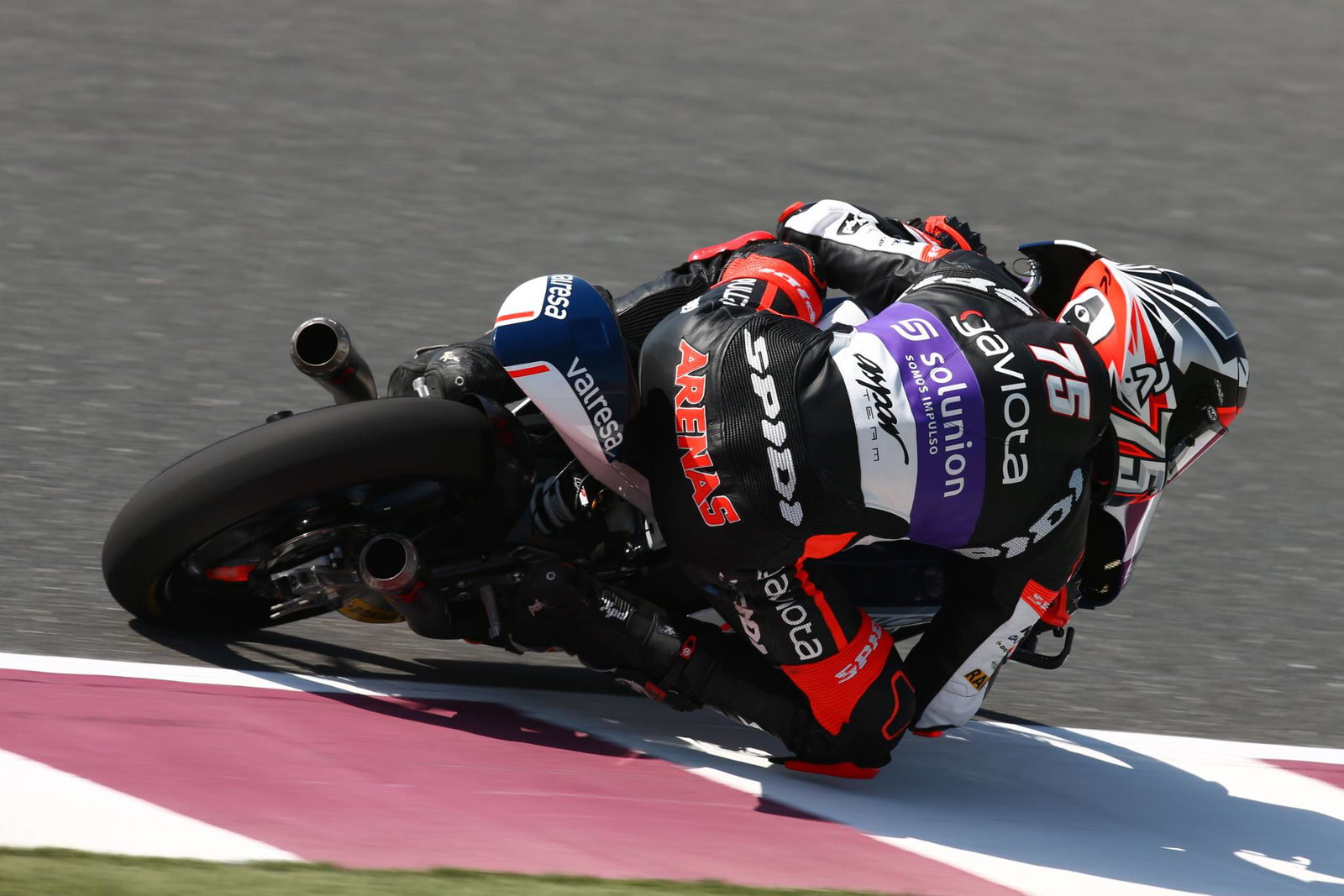 Arenas fends off McPhee for Qatar Moto3 victory