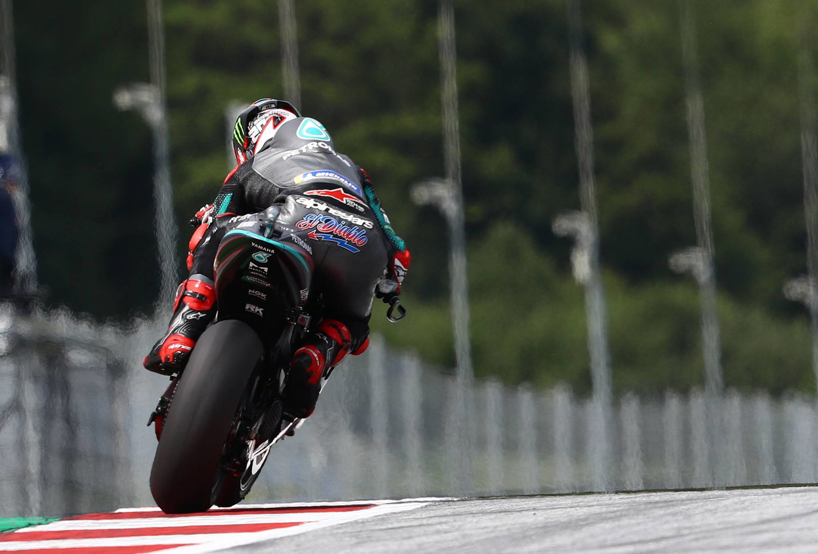 Dovizioso menyampaikan pesan kepada Ducati untuk memenangkan MotoGP Austria yang kacau balau