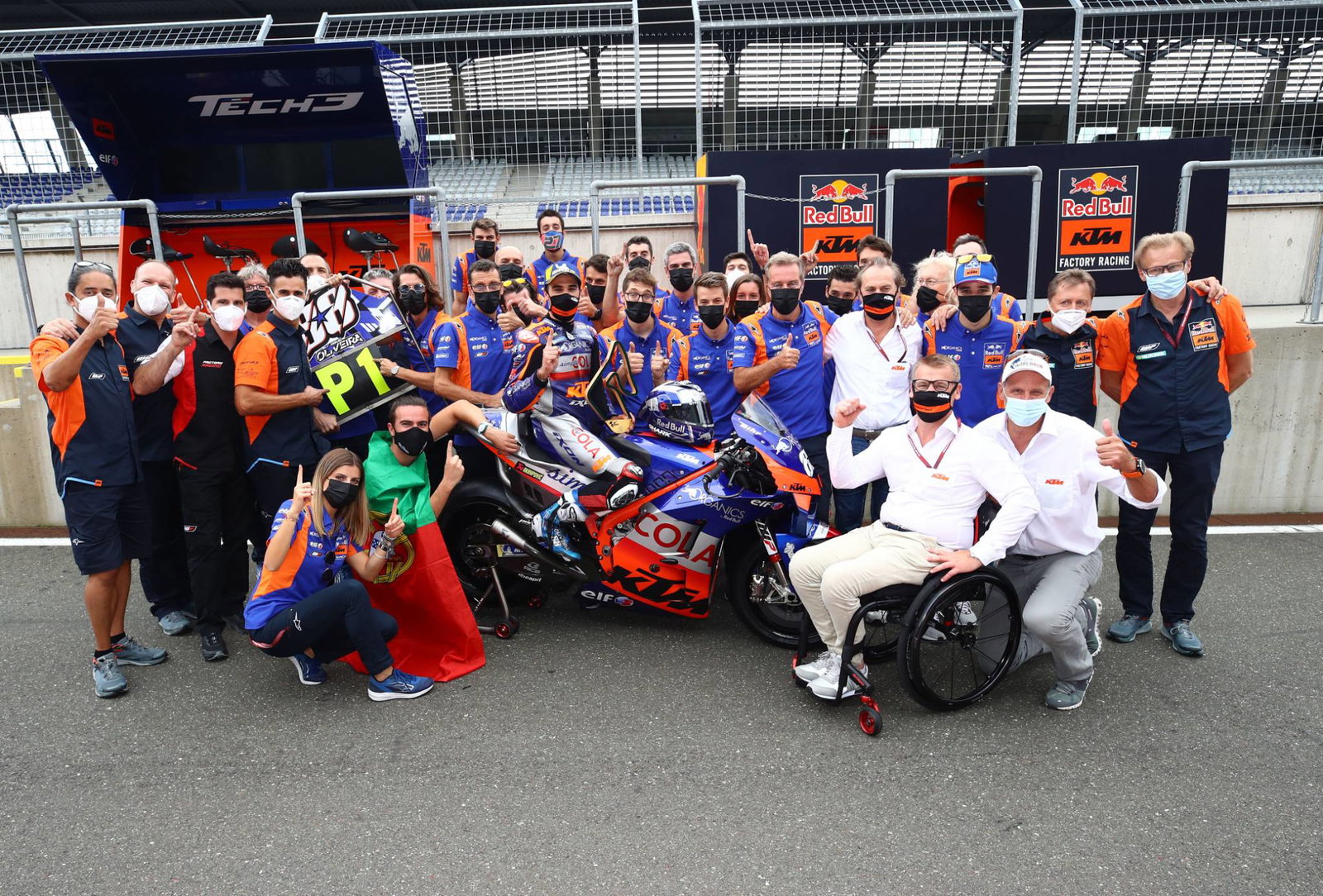 Miller shrugs off shoulder pain, misses out on MotoGP glory again