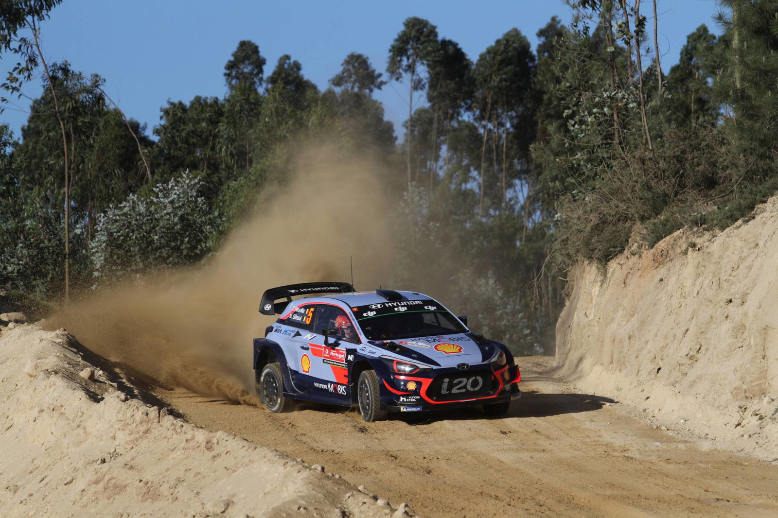 Sordo takes early Portugal lead, disaster for Toyota
