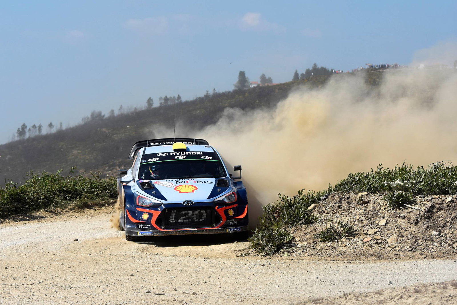 Mikkelsen melakukan serangan awal dari Neuville