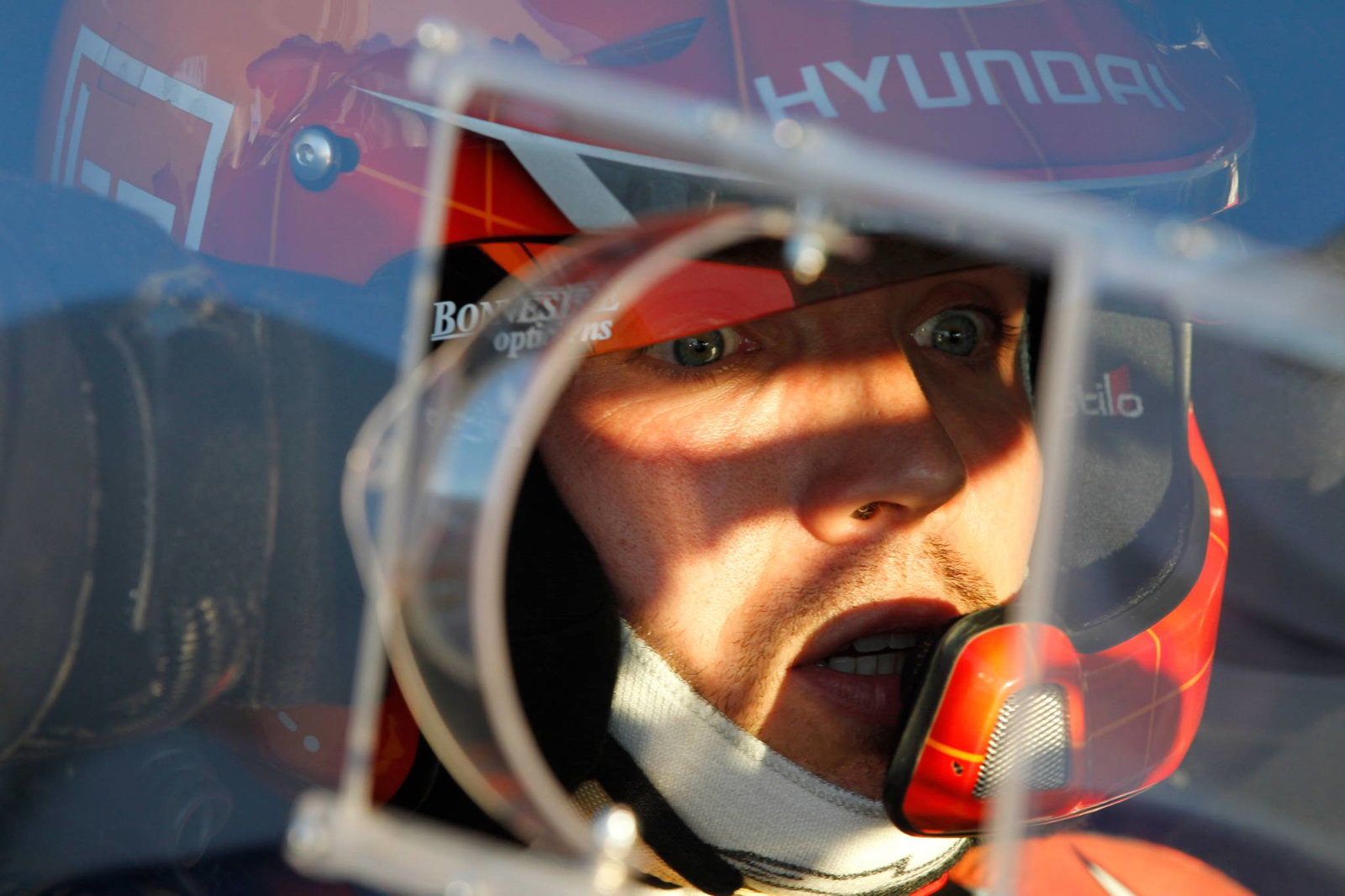 Tanak menyegel kemenangan untuk ikut memperebutkan gelar WRC dengan Neuville, Ogier