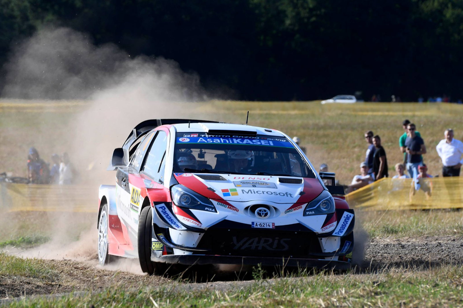 Tanak menyegel kemenangan untuk ikut memperebutkan gelar WRC dengan Neuville, Ogier