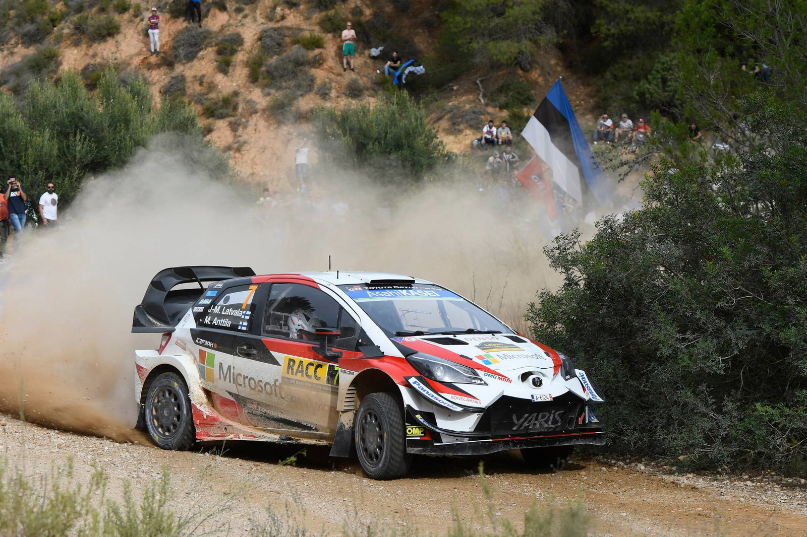 Tanak memimpin pada hari pembukaan di Spanyol