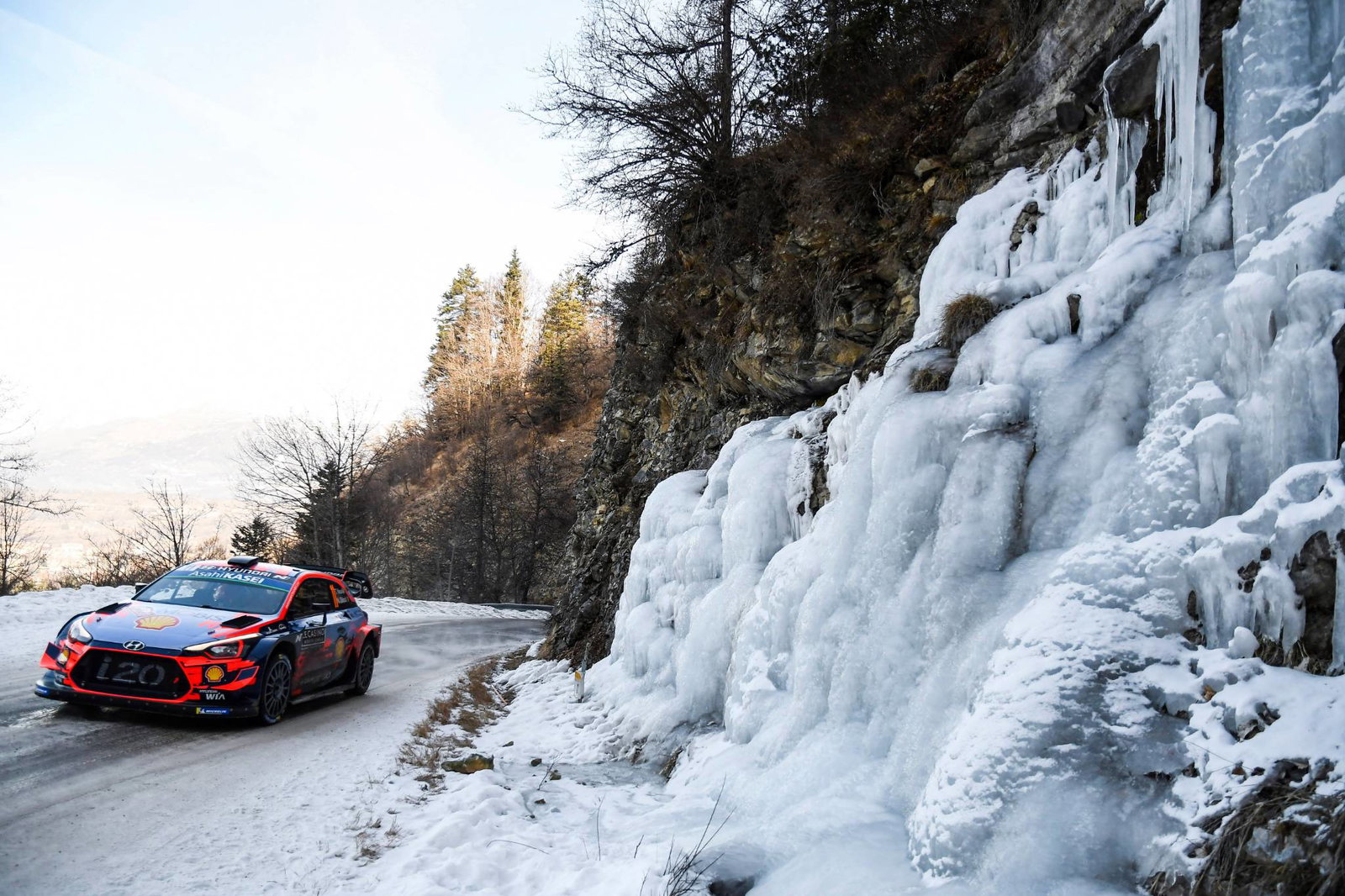 WRC: Ogier berpegang pada kemenangan ketat Rallye Monte-Carlo
