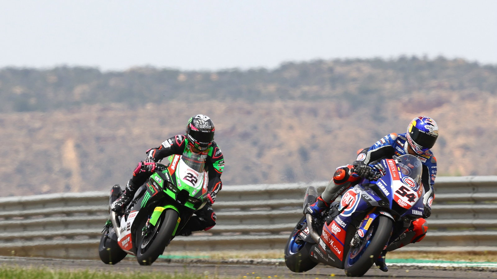 Toprak Razgatlioglu and Alex Lowes, Aragon WorldSBK race1, 2021