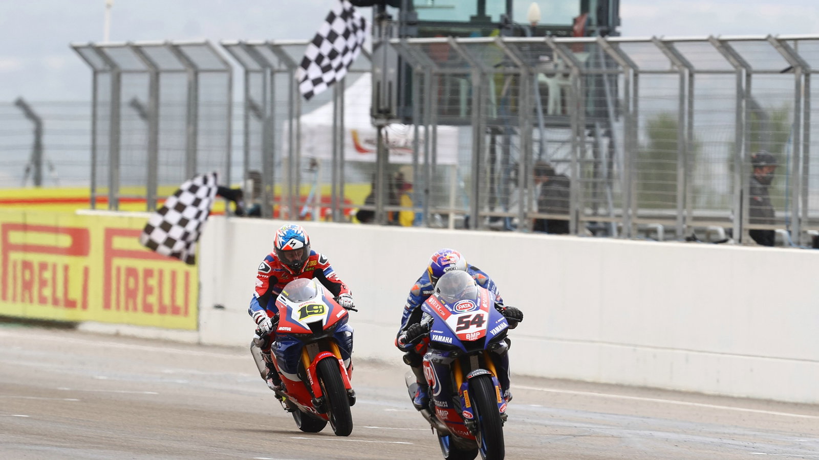 Toprak Razgatlioglu and Leon Haslam, Aragon WorldSBK Sprint Race 2021