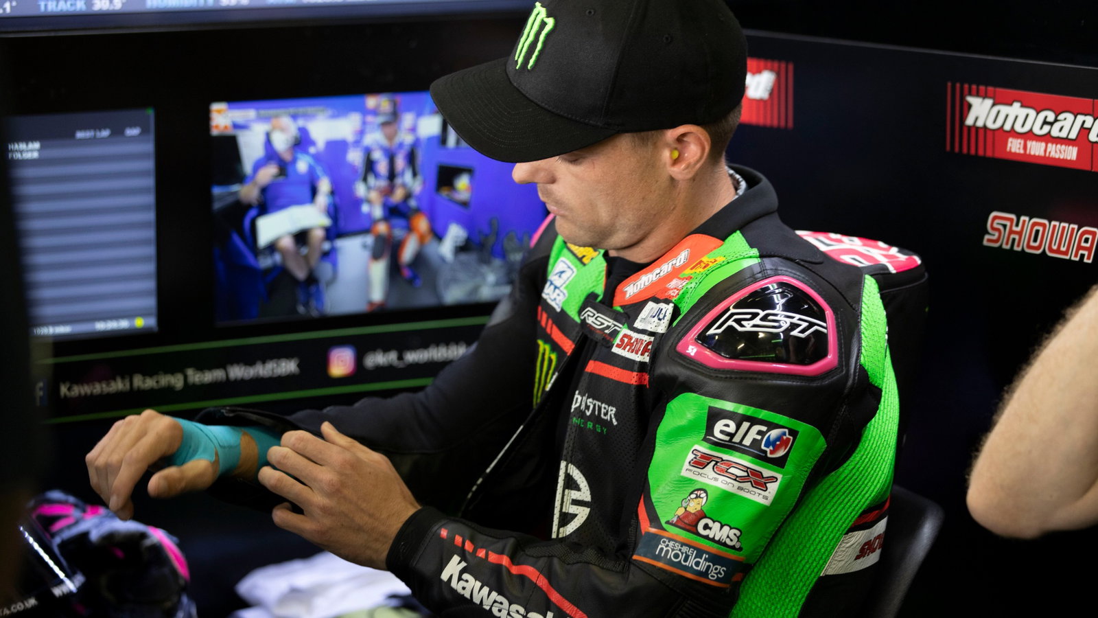 Alex Lowes with strapped hand, Portuguese WorldSBK, 1 October 2021