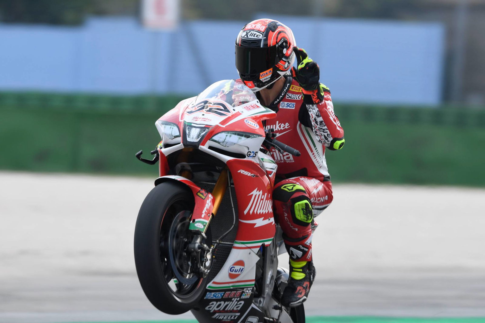 Savadori leads Milwaukee Aprilia charge