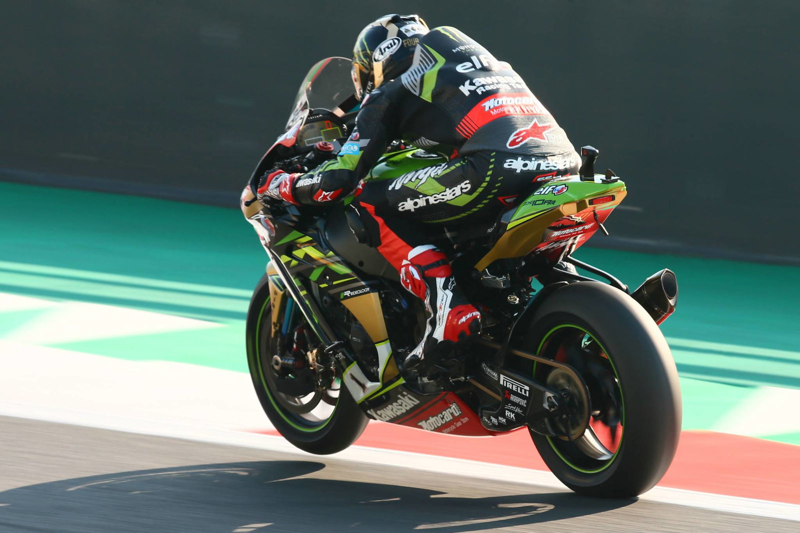Rea merayakan gelar World Superbike dengan gelar ganda Magny-Cours