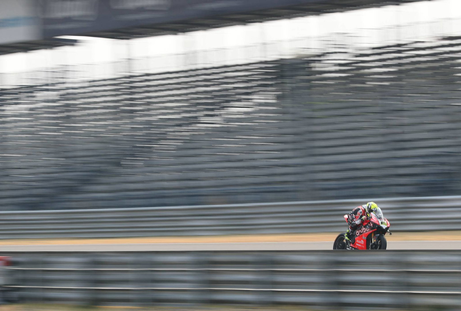 Bautista memenangkan perlombaan sprint berbendera merah