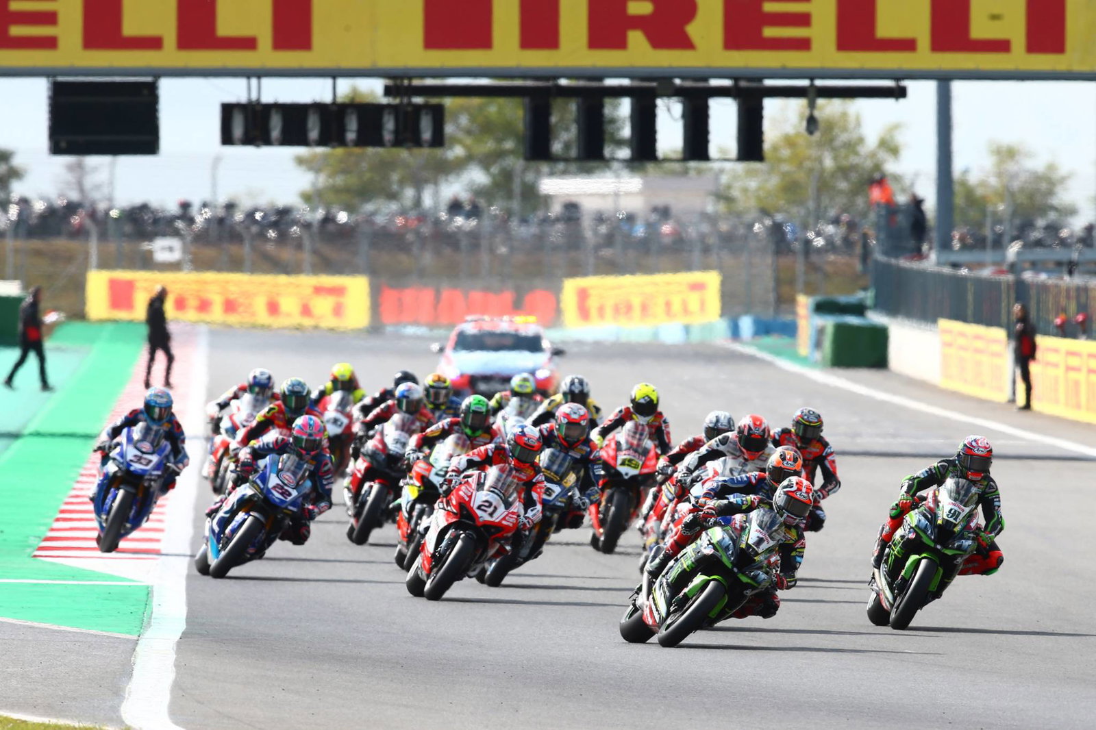 Razgatlioglu bergabung dengan Pata Yamaha untuk tahun 2020 bersama van der Mark