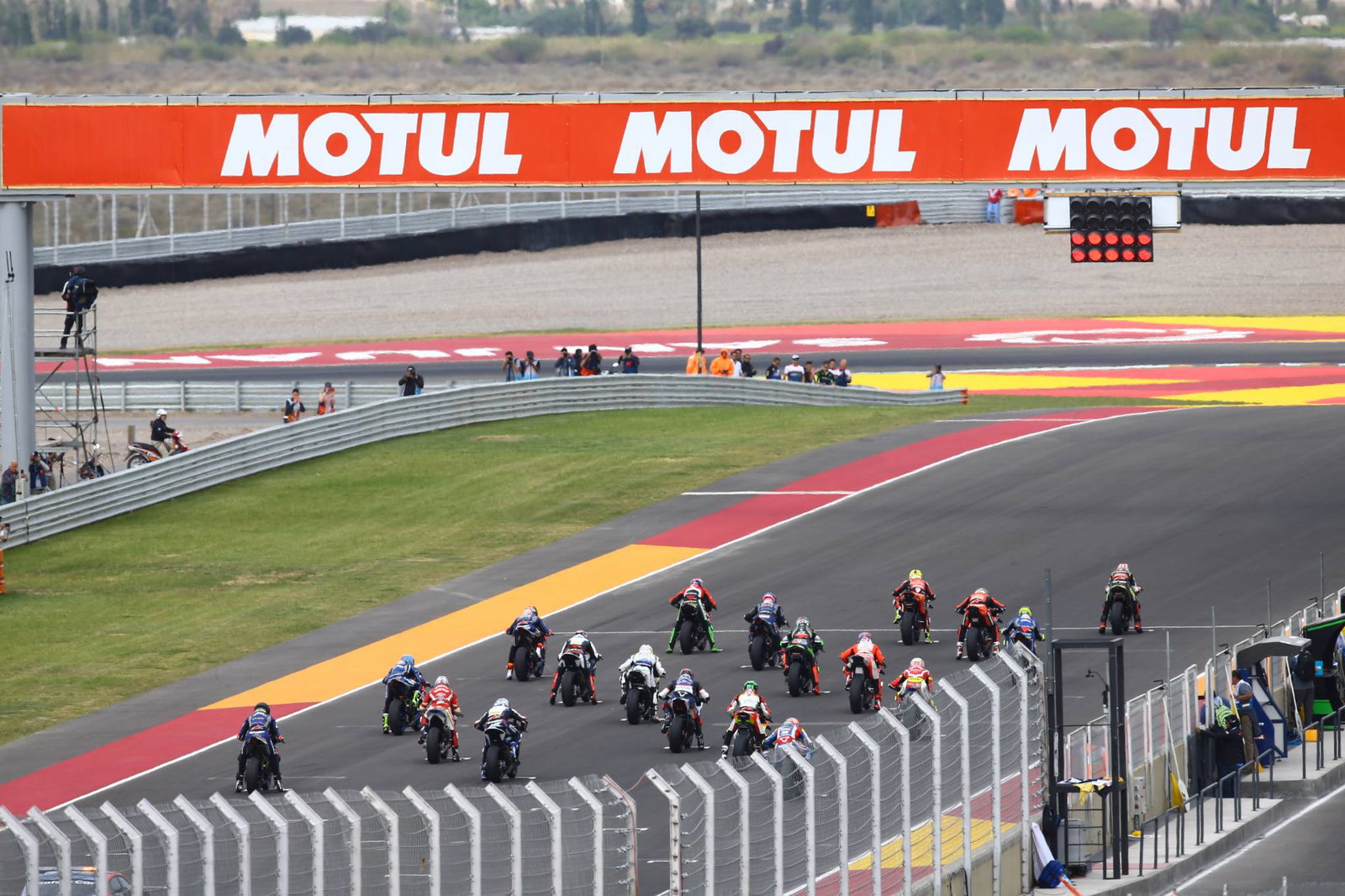 Rea mengalahkan Davies di Argentina World Superbike Race 2