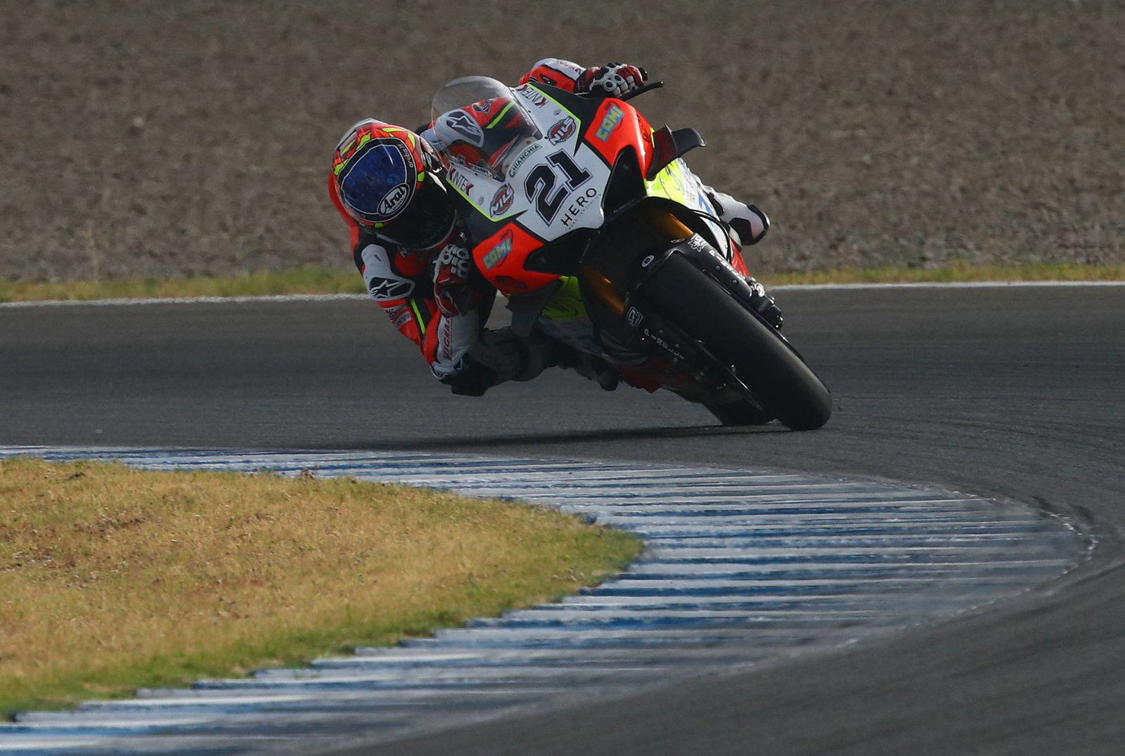 Rinaldi menegaskan dirinya untuk menyelesaikan sweeping Jumat Teruel WorldSBK