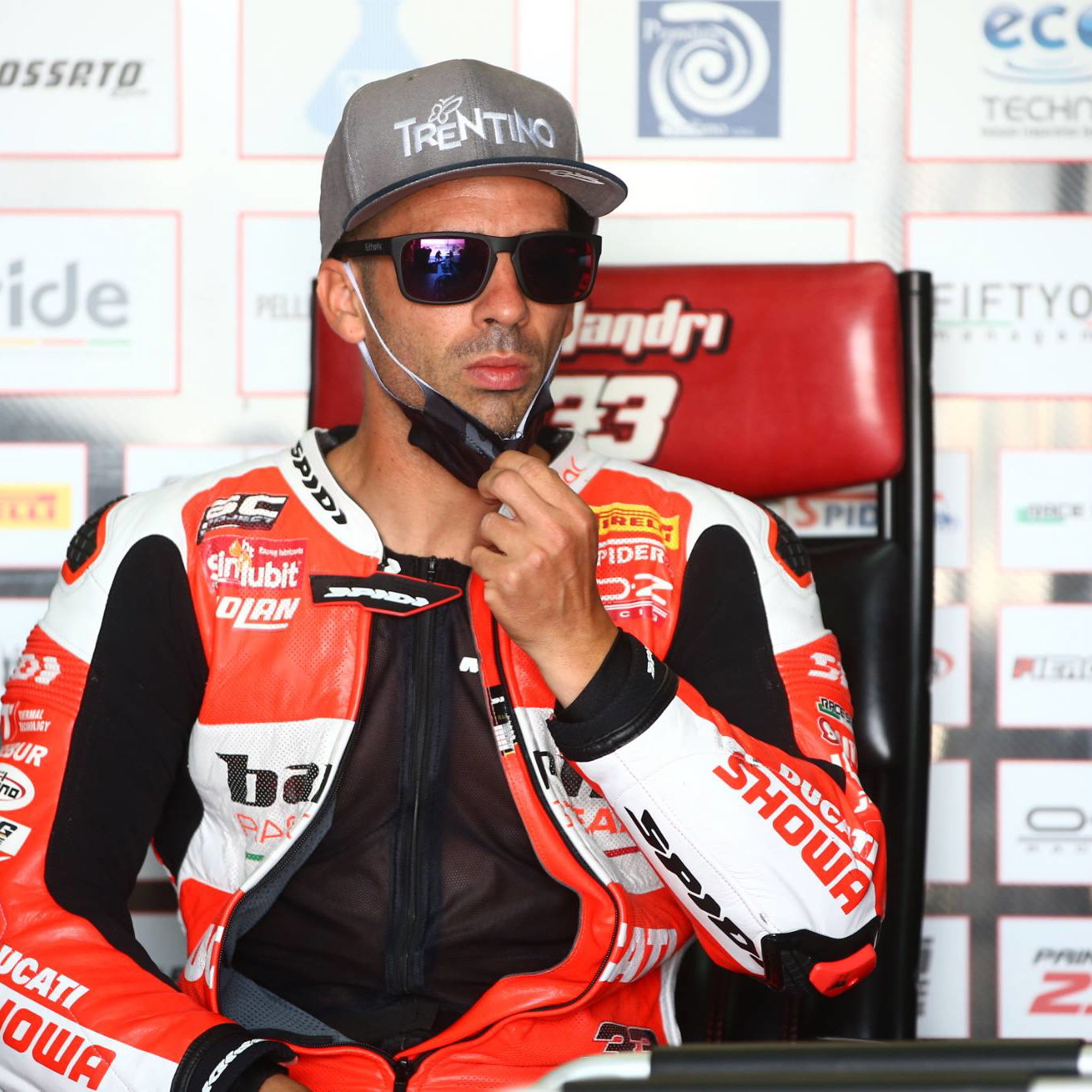 WSBK Phillip Island: 'Silver fireball' livery for Aprilia