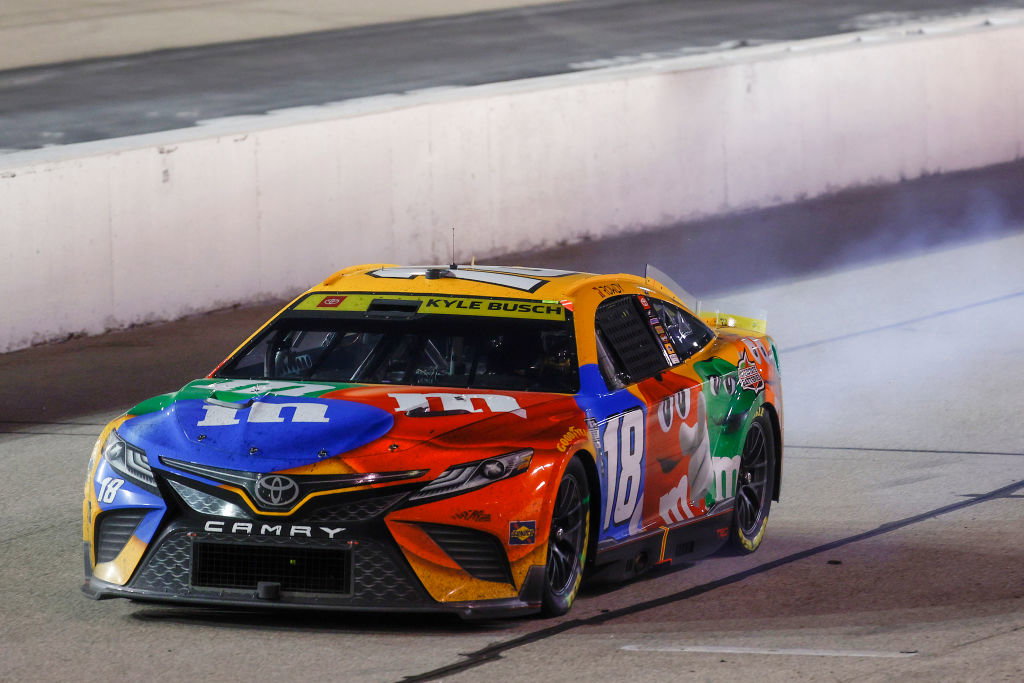 NASCAR: Jones Menang Saat Pembalap Play-Off Tersandung