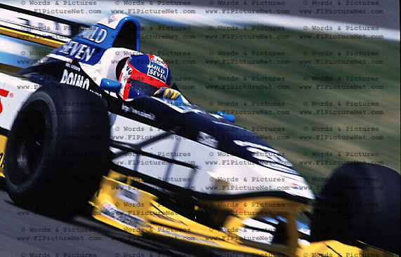 USF1 teams with Advanced Composites.