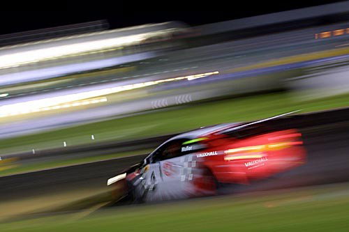 Graves wins outright as Kaye keeps lead.