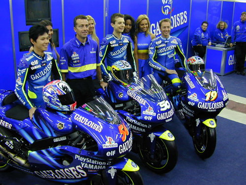 Hayden signs for Repsol Honda.