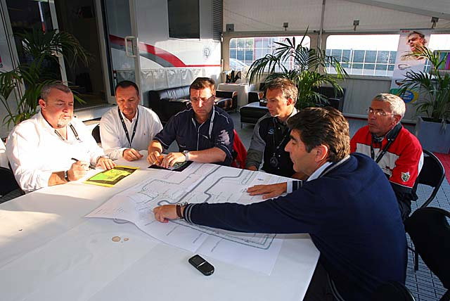 Carmichael headlines 25th Paris-Bercy Supercross.