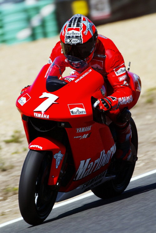 Sete suffers as Rossi sings in Estoril rain.