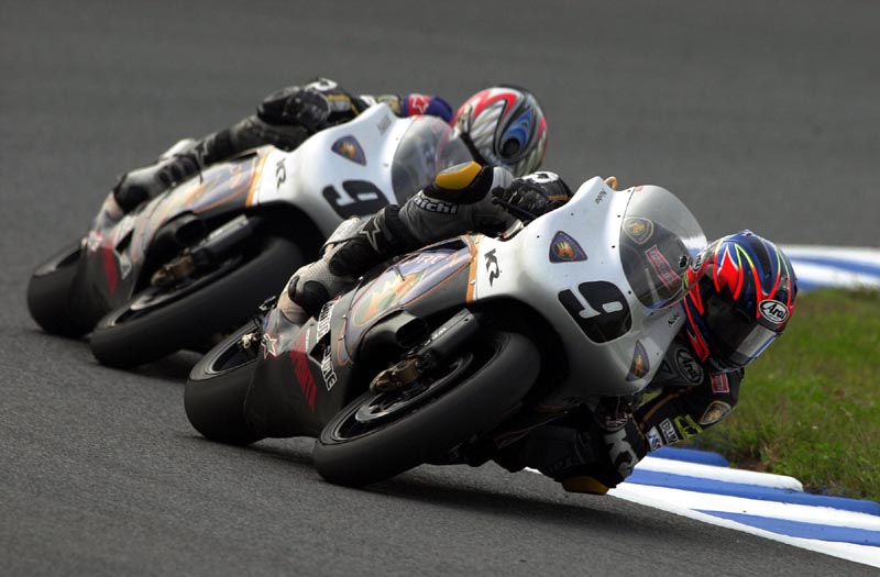 Elias wins first 250 GP after last lap thriller.