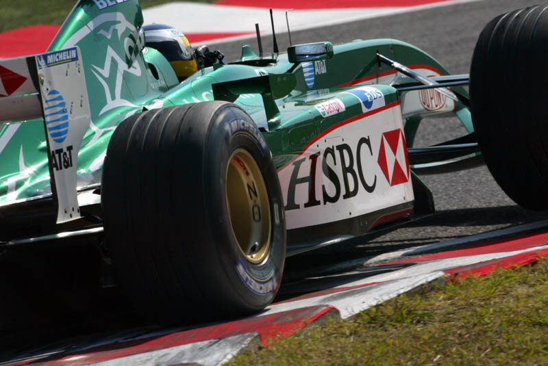 Pizzonia trashes new Jaguar.