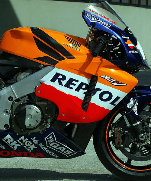 Full 2003 MotoGP entry list.