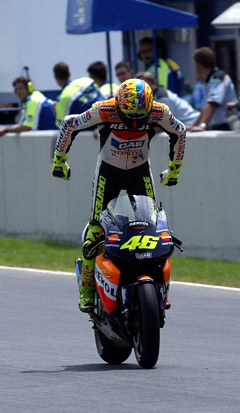 Gauloises Yamaha unveil 2003 colours.