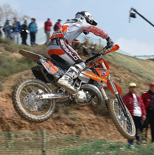 Suzuki/Kawasaki joint venture wins on debut.