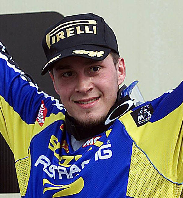 Crockard pushes Everts to the end.