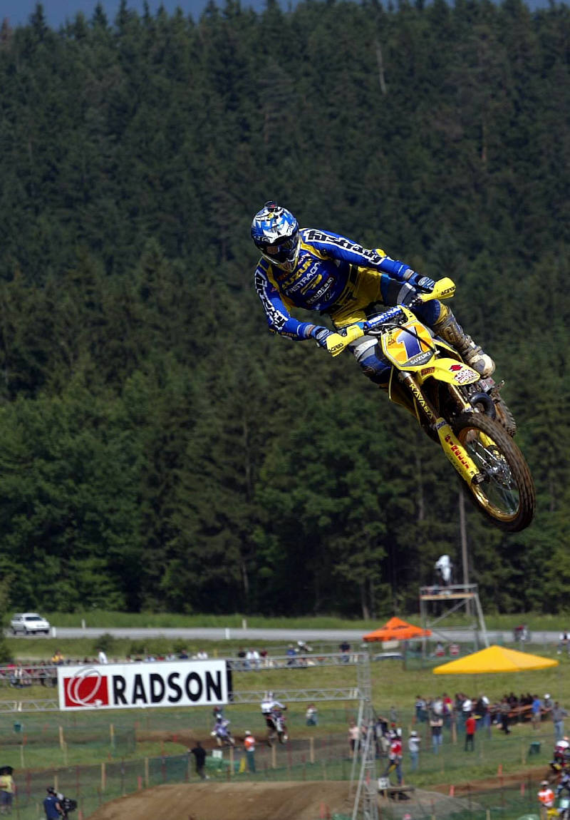 Carmichael back in control as Reed crashes.