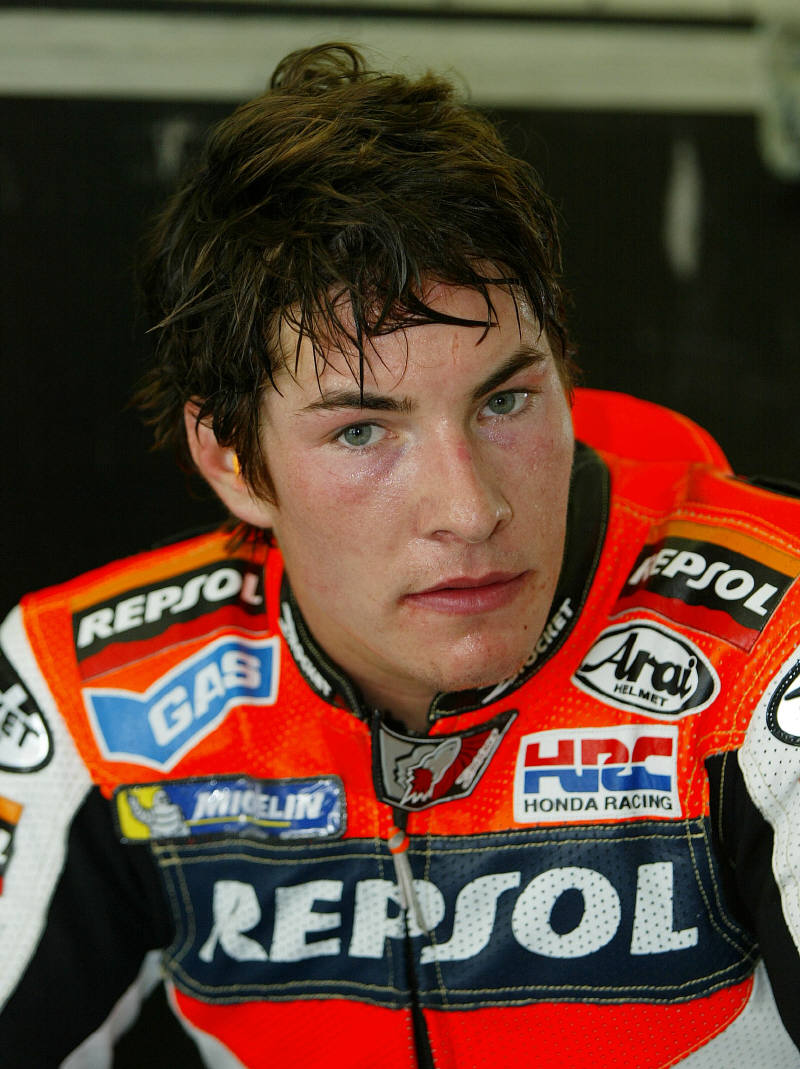 Capirossi wins BMW - gives to Mechanics.