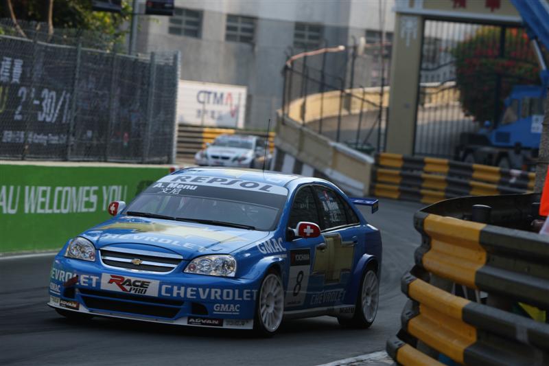 Macau 2008: Huff triumphs after final lap carnage.