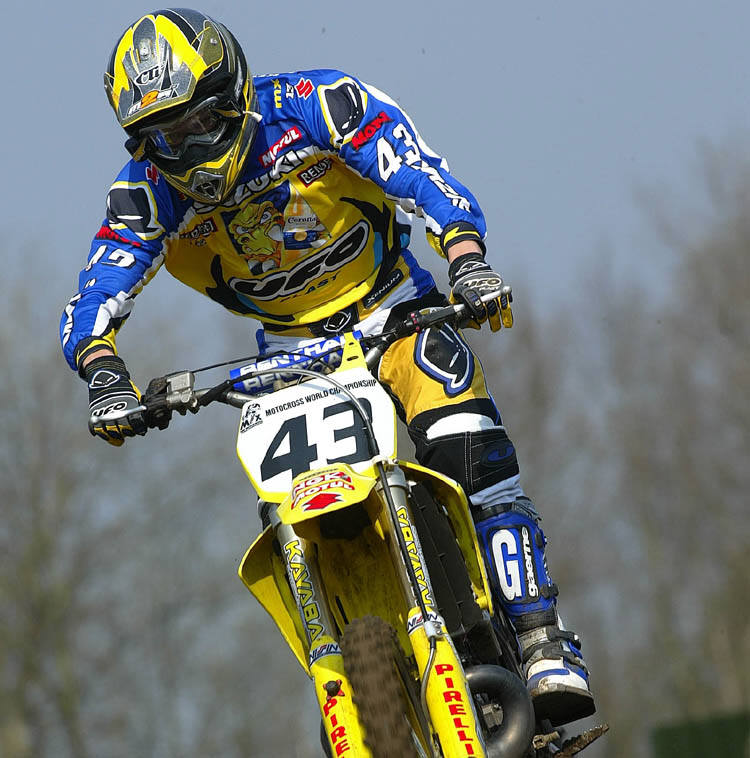 Both hands injured, but Sword battles on.