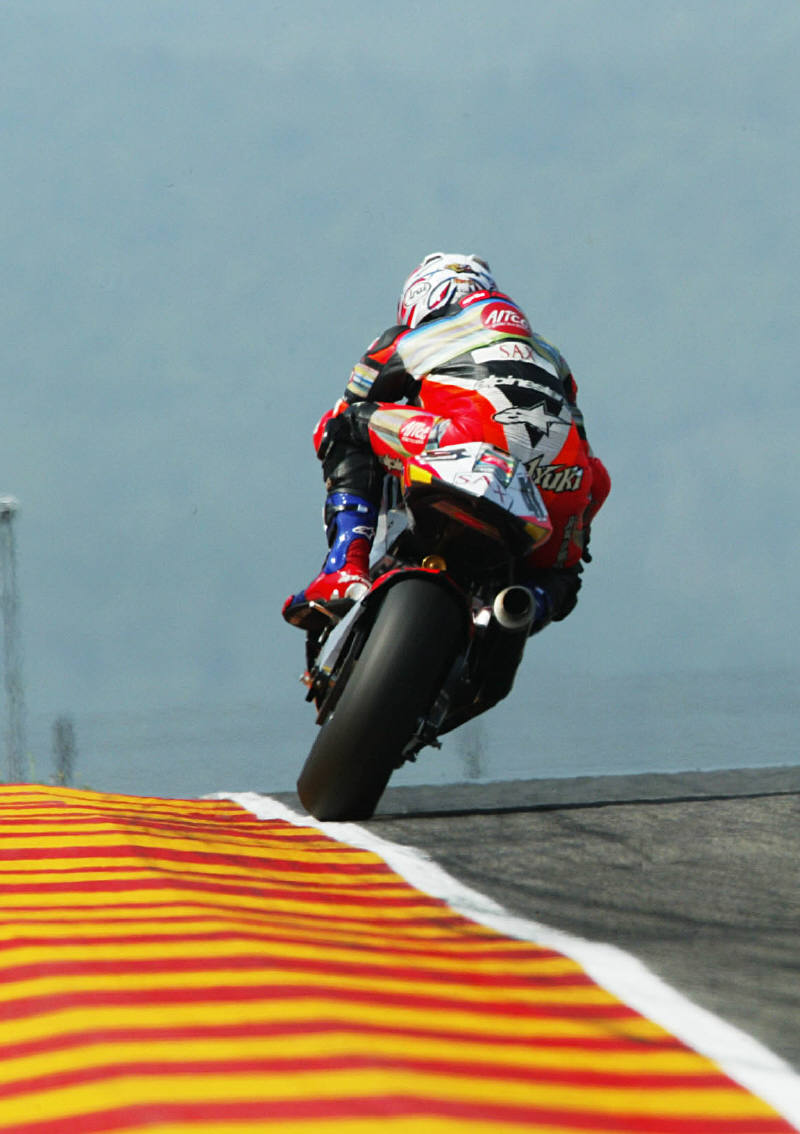 Rossi triumphs in all-Italian showdown.