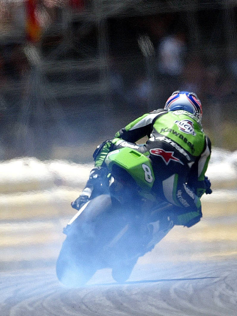 Sete steps onto home podium.