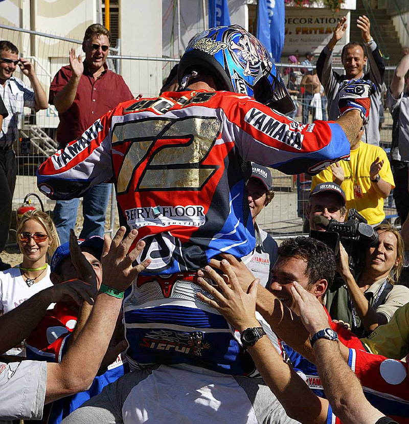 Spain kickstarts the 2004 World Supercross GP.