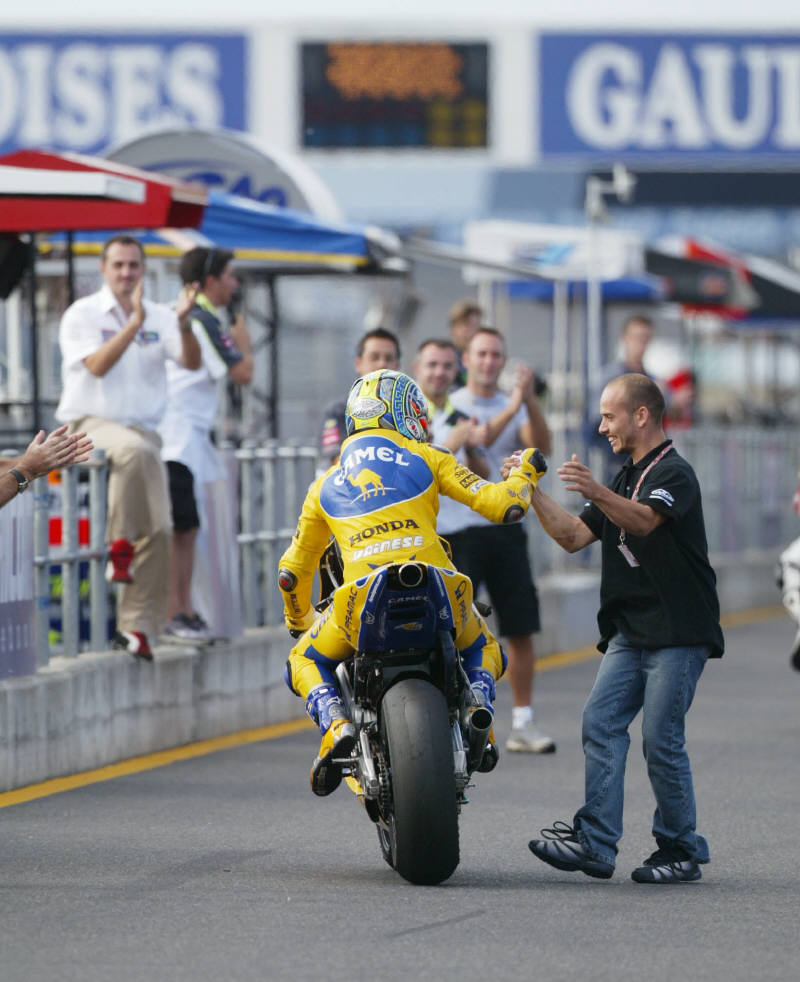 Warrior Barros rides entire season injured.