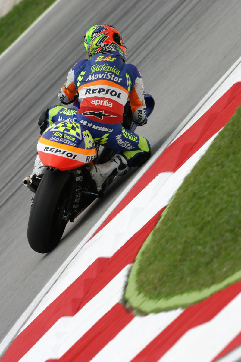 Qatar announces strict dress code.