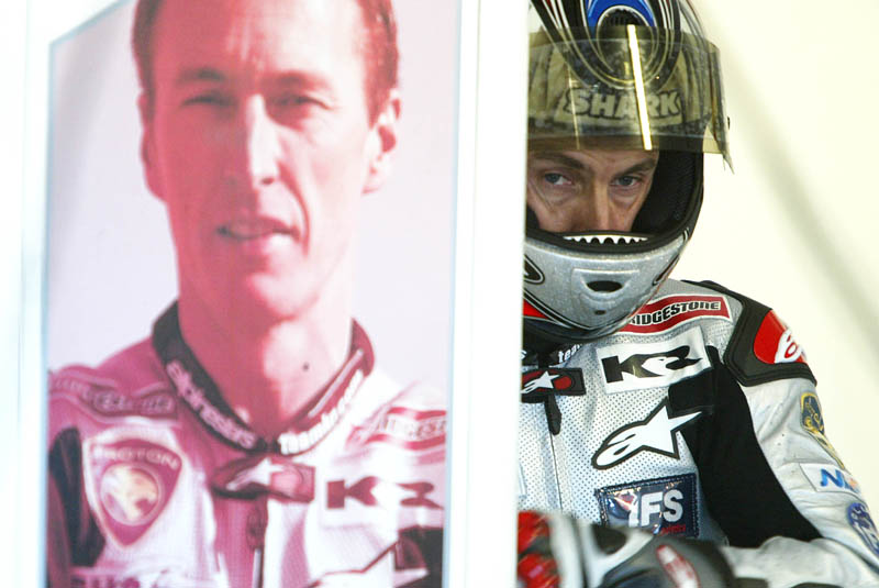 Rossi rides away with Phillip Island pole.