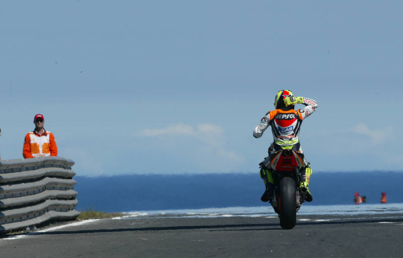 Rossi wins Island thriller - despite penalty!