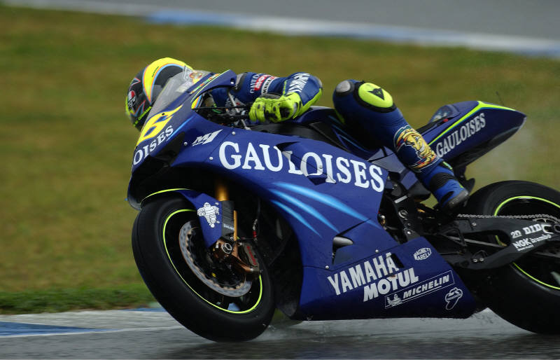 Yamaha unveils 2005 M1 livery.