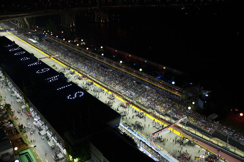 Singapore Grand Prix: Button hails F1's only night race