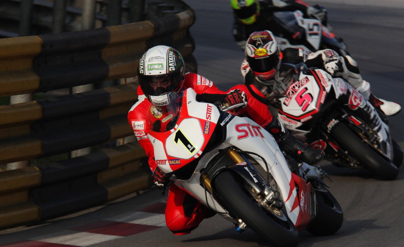 Classic TT: Anstey smashes lap and race records